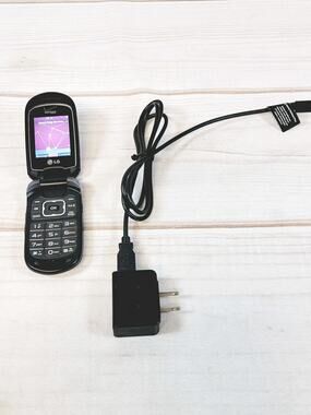 LG LG-VN150S Revere 2 Gray Verizon Flip Cellular Phone W/ Charging Cord Tested